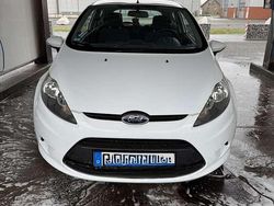 Weiß Gebraucht 2010 Ford Fiesta Trend Limousine | 3.300 € (Fairer Preis)