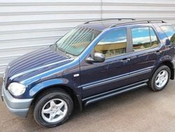 Blau Gebraucht 2000 Mercedes ML320 SUV | 29.990 €