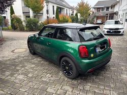 Grün Gebraucht 2023 Mini Cooper SE Classic Kleinwagen | 17.800 € (Superpreis)