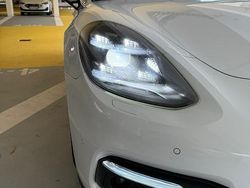 Weiß Gebraucht 2018 Porsche Panamera 4 Limousine | 56.000 € (Teuer)