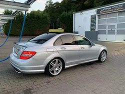 Grau Gebraucht 2009 Mercedes C320 AMG Limousine | 12.700 €