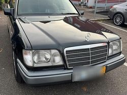 Schwarz Gebraucht 1994 Mercedes E220 Elegance Limousine | 7.500 €
