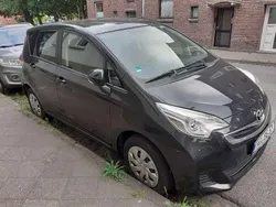 Schwarz Gebraucht 2015 Toyota Verso-S Comfort Van / Kleinbus | 9.600 € (Fairer Preis)
