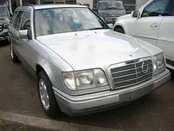 Silber Gebraucht 1993 Mercedes E200 Kombi | 7.990 €