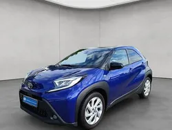 Juniper blue metallic/ night sky black Gebraucht 2022 Toyota Aygo Comfort Kleinwagen | 14.990 € (Fairer Preis)