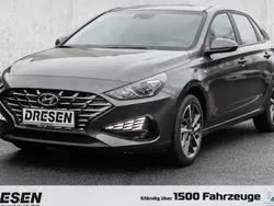 Grau Gebraucht 2024 Hyundai i30 Trend Limousine | 22.290 € (Fairer Preis)