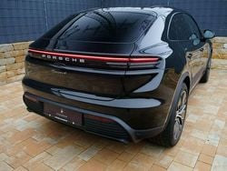 Schwarz Gebraucht 2025 Porsche Macan 4 Electric Chrono SUV | 82.790 € (Guter Preis)
