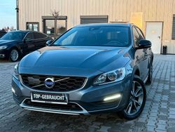 Grau Gebraucht 2017 Volvo V60 CC Momentum Kombi | 10.900 € (Teuer)