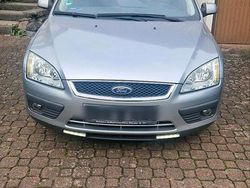 Grün Gebraucht 2005 Ford Focus Ghia Limousine | 1.300 € (Fairer Preis)