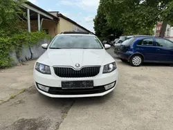 Weiß Gebraucht 2014 Skoda Octavia Ambition Kombi | 8.499 €
