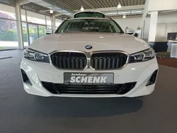 Weiß Gebraucht 2023 BMW 318 Limousine | 35.900 € (Etwas zu teuer)