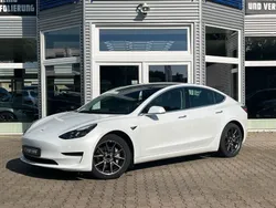 Weiß Gebraucht 2020 Tesla Model 3 Standard Range Plus Limousine | 22.990 € (Fairer Preis)