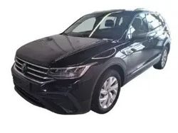 Deep black perleffekt Gebraucht 2024 VW Tiguan Allspace Business SUV | 32.819 € (Superpreis)