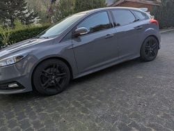 Grau Gebraucht 2016 Ford Focus ST Limousine | 13.490 € (Guter Preis)
