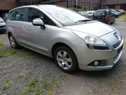 Grau Gebraucht 2011 Peugeot 5008 Premium Van / Kleinbus | 3.600 € (Superpreis)