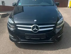 Schwarz Gebraucht 2017 Mercedes B200 Van / Kleinbus | 14.490 € (Fairer Preis)