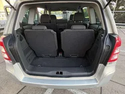 Beige Gebraucht 2010 Opel Zafira Edition Van / Kleinbus | 4.200 € (Teuer)