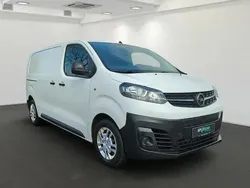 Jade weiß (uni) Gebraucht 2022 Opel Vivaro-e Combi Edition Van | 26.500 € (Teuer)