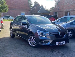 Grau Gebraucht 2016 Renault Mégane IV Experience Limousine | 9.899 € (Fairer Preis)