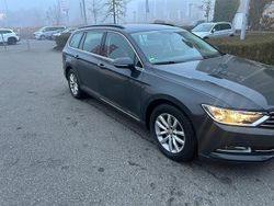 Grau Gebraucht 2019 VW Passat Kombi | 11.750 € (Fairer Preis)