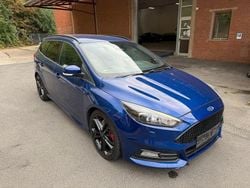 Blau Gebraucht 2016 Ford Focus Limousine | 8.900 € (Superpreis)