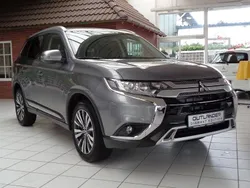 Grau Gebraucht 2018 Mitsubishi Outlander Edition SUV | 18.400 € (Fairer Preis)