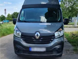 Grau Gebraucht 2016 Renault Trafic Van | 11.800 €