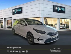 Weiß Neu 2025 Kia Ceed Limousine | 24.730 € (Etwas zu teuer)