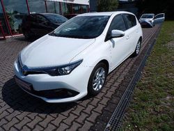 Weiß Gebraucht 2016 Toyota Auris Edition-S Limousine | 11.990 € (Fairer Preis)