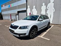 Weiß Gebraucht 2015 Skoda Octavia Scout Kombi | 13.500 € (Fairer Preis)
