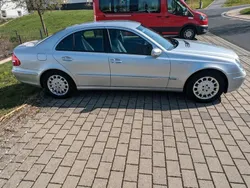 Silber Gebraucht 2003 Mercedes E220 Limousine | 7.500 € (Teuer)