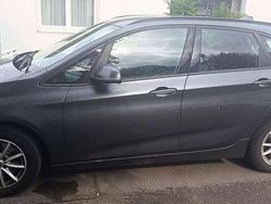 Grau Gebraucht 2015 BMW 218 Active Tourer Van / Kleinbus | 9.800 € (Fairer Preis)
