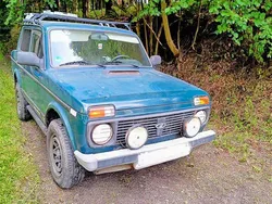 Grün Gebraucht 2011 Lada niva SUV | 6.999 € (Fairer Preis)