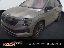 Graphitegrau metallic Gebraucht 2025 Skoda Karoq SportLine SUV | 38.390 € (Fairer Preis)