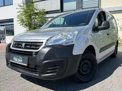 Gris aluminium Gebraucht 2018 Peugeot Partner Premium Van / Kleinbus | 9.990 € (Guter Preis)