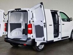 Weiss / eisweiss Gebraucht 2023 Citroën Jumpy Kombi | 22.970 €