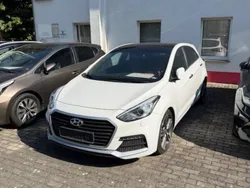 Weiß Gebraucht 2016 Hyundai i30 Turbo Limousine | 13.900 € (Etwas zu teuer)