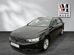 Grau Gebraucht 2023 VW Passat Style Kombi | 27.890 € (Guter Preis)
