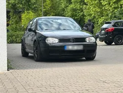 Schwarz Gebraucht 2002 VW Golf IV Kleinwagen | 4.250 €