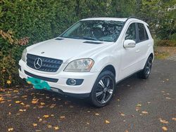 Weiß Gebraucht 2006 Mercedes ML350 SUV | 9.900 € (Teuer)