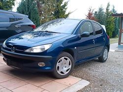 Blau Gebraucht 2003 Peugeot 206 Kleinwagen | 1.100 €
