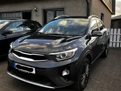 Grau Gebraucht 2020 Kia Stonic DREAM-TEAM Edition SUV | 13.900 € (Fairer Preis)