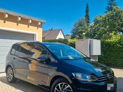 Schwarz Gebraucht 2017 VW Touran Sound Van / Kleinbus | 17.990 € (Fairer Preis)