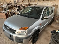 Grau Gebraucht 2008 Ford Fusion Kombi | 3.500 € (Etwas zu teuer)