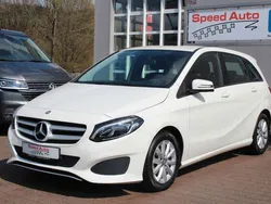 Weiß Gebraucht 2015 Mercedes B180 Style Van / Kleinbus | 16.990 € (Etwas zu teuer)