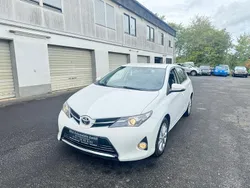 Weiß Gebraucht 2014 Toyota Auris Life Limousine | 7.950 € (Fairer Preis)