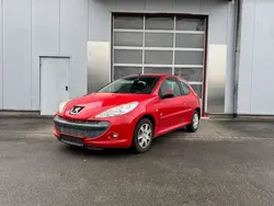 Farbe rot aden/flach standard Gebraucht 2012 Peugeot 206+ Kleinwagen | 2.450 € (Fairer Preis)