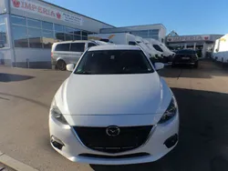 Weiß Gebraucht 2015 Mazda 3 Center-Line Limousine | 6.999 € (Etwas zu teuer)