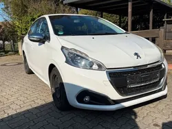 Weiß Gebraucht 2015 Peugeot 208 Allure Kleinwagen | 6.400 € (Superpreis)