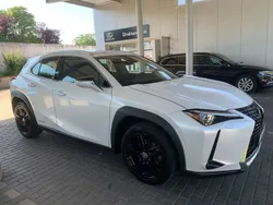 Weiß Gebraucht 2021 Lexus UX 250h Luxury Line SUV | 31.980 € (Teuer)